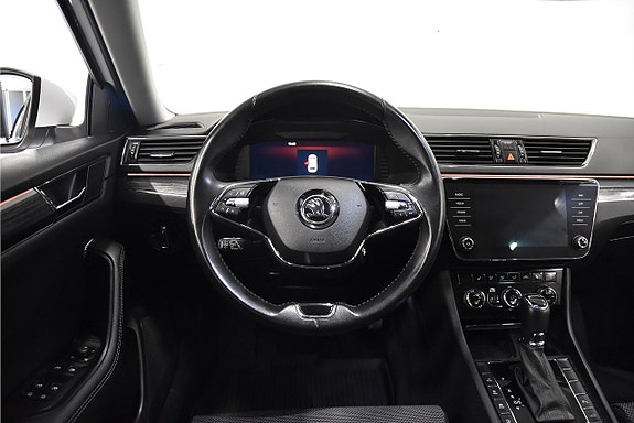 Skoda Superb 2 of 5