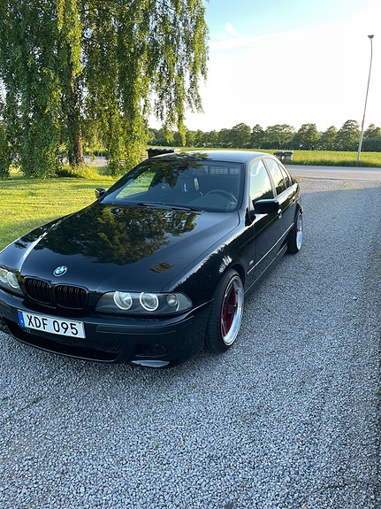 BMW 530d 4 of 5