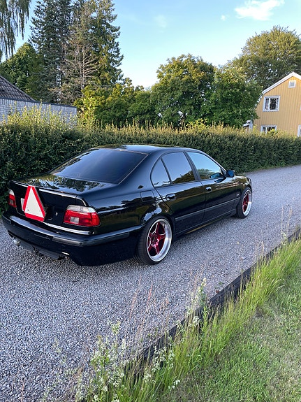 BMW 530d 3 of 5