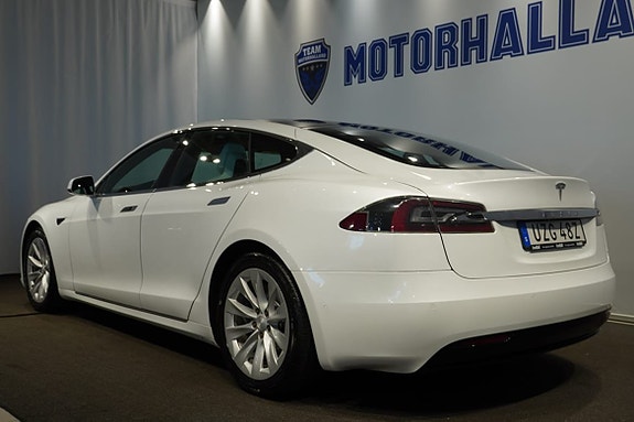 Tesla Model S 3 of 5