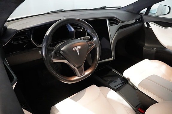 Tesla Model S 4 of 5