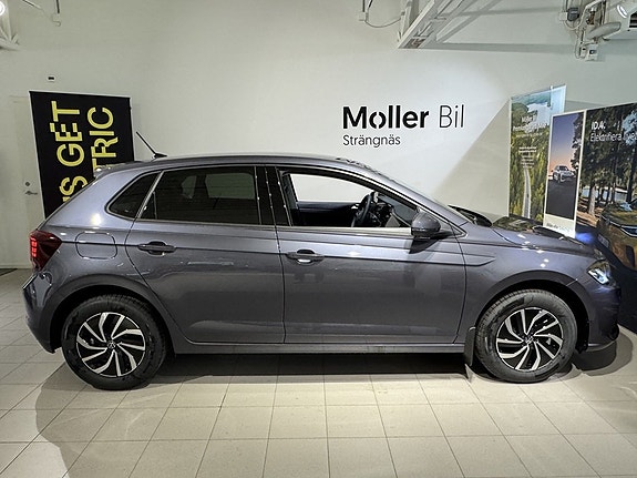 Volkswagen Polo 2 of 5