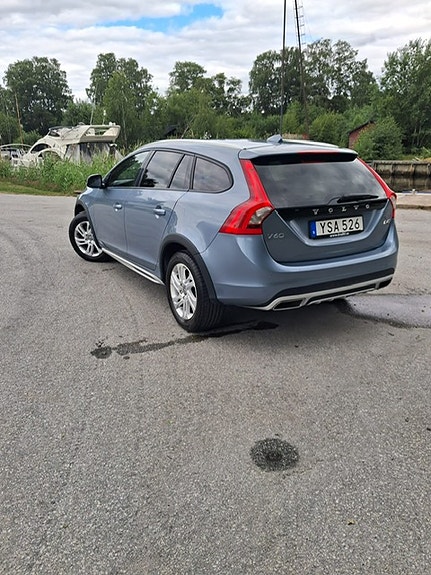 Volvo V60 Cross Country 4 of 5