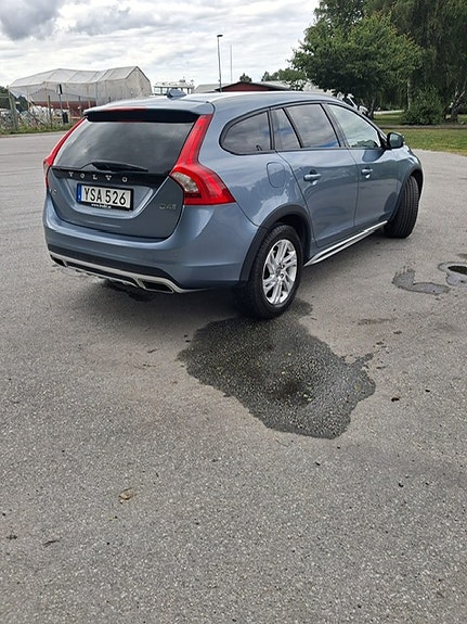 Volvo V60 Cross Country 3 of 5