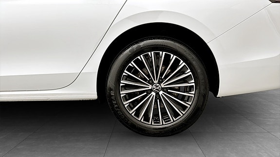 Volkswagen Passat 6 of 19
