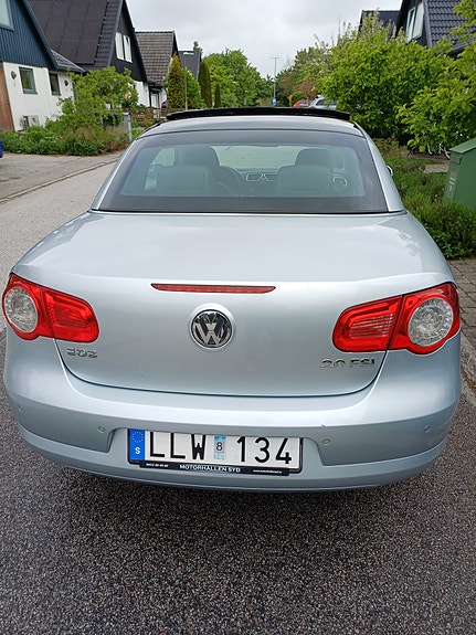 Volkswagen Eos 2 of 5