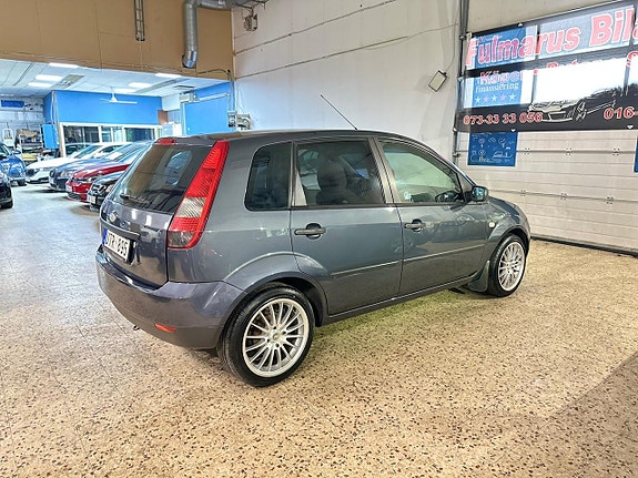 Ford Fiesta 5 of 12
