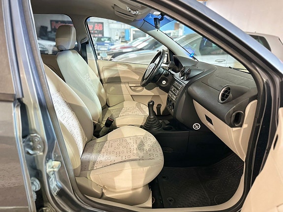 Ford Fiesta 10 of 12