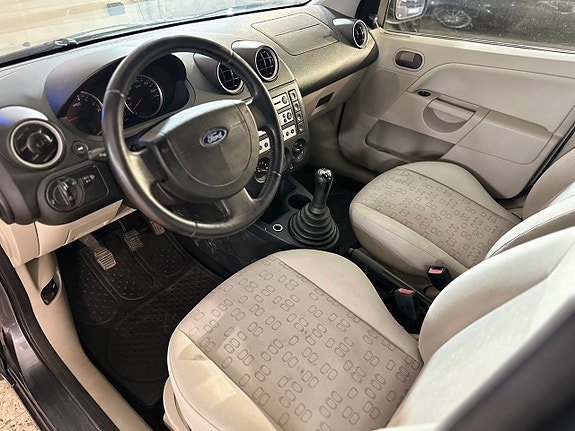 Ford Fiesta 7 of 12