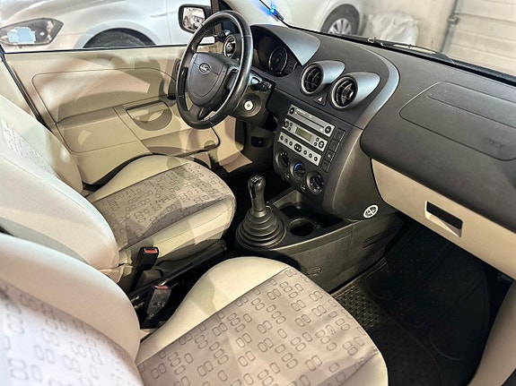 Ford Fiesta 11 of 12
