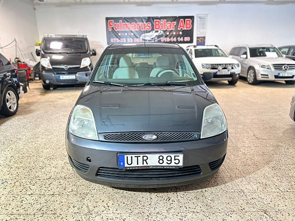 Ford Fiesta 2 of 12