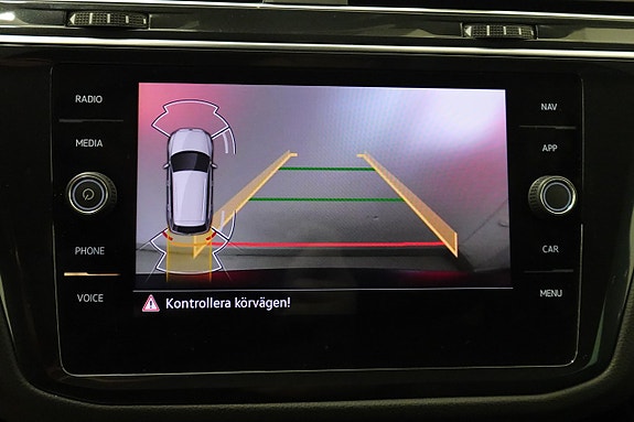 Volkswagen Tiguan 12 of 23