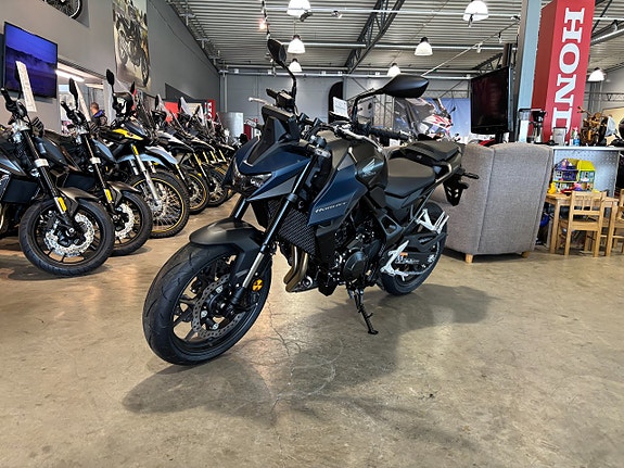 Honda CB750 Hornet 5 of 5
