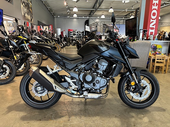 Honda CB750 Hornet 2 of 5
