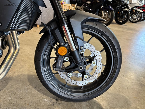 Honda CB750 Hornet 6 of 13