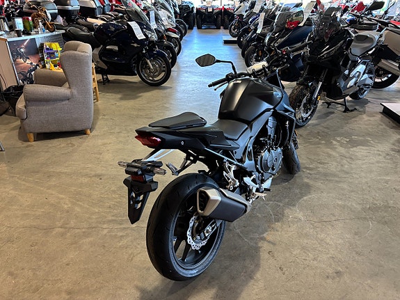 Honda CB750 Hornet 10 of 13