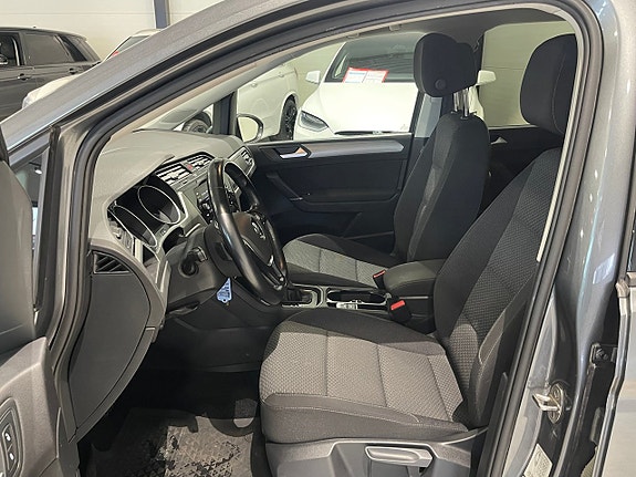 Volkswagen Touran 8 of 25