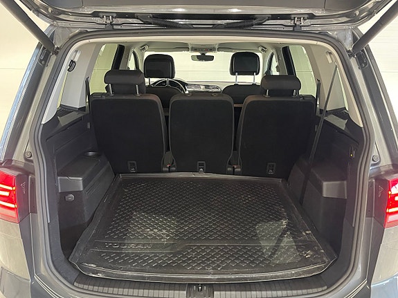 Volkswagen Touran 22 of 25