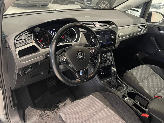 Volkswagen Touran 9 of 25
