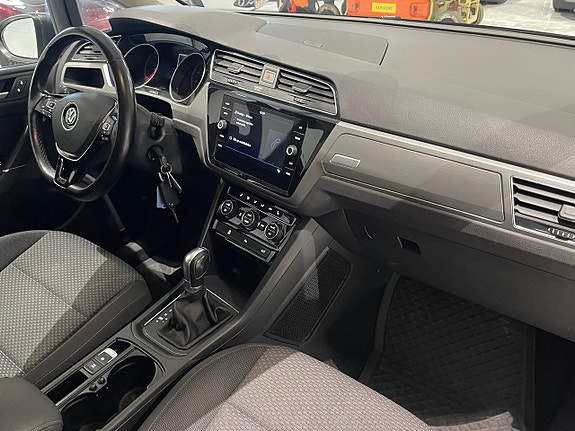 Volkswagen Touran 21 of 25