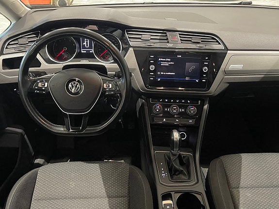 Volkswagen Touran 10 of 25