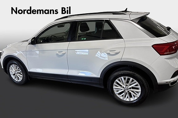 Volkswagen T-Roc 2 of 5