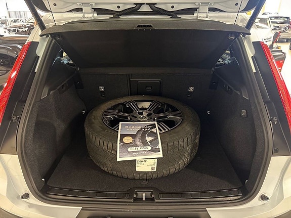 Volvo XC40 4 of 5