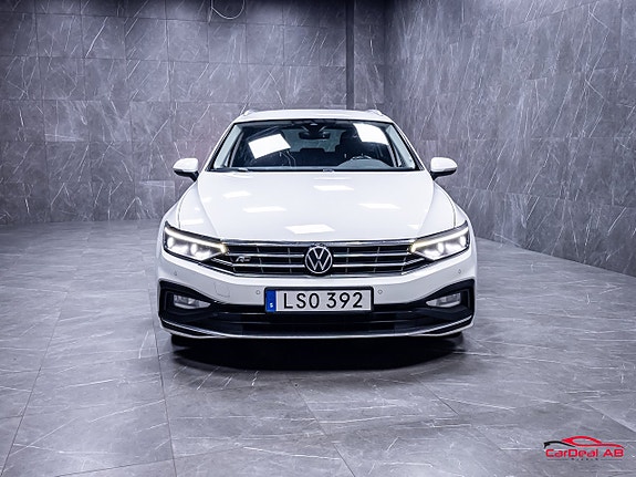 Volkswagen Passat 2 of 5