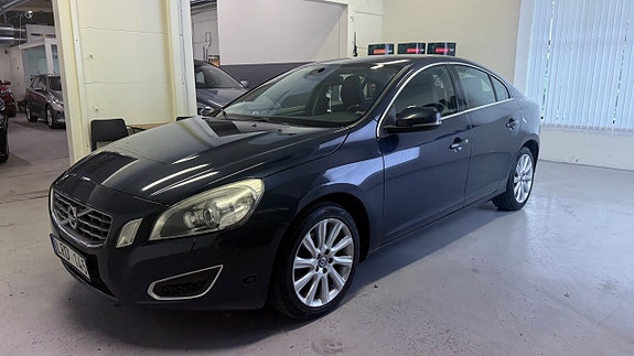 Volvo S60 3 of 5