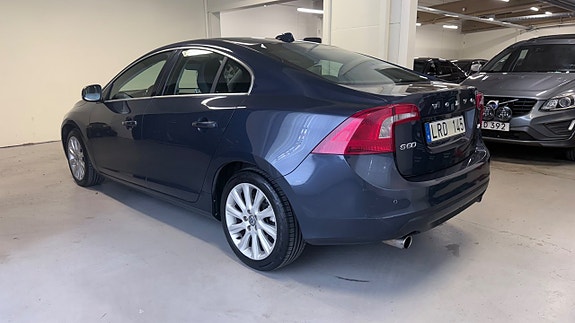 Volvo S60 4 of 5