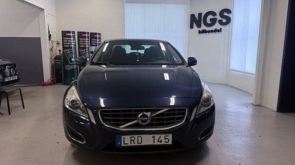 Volvo S60 2 of 5