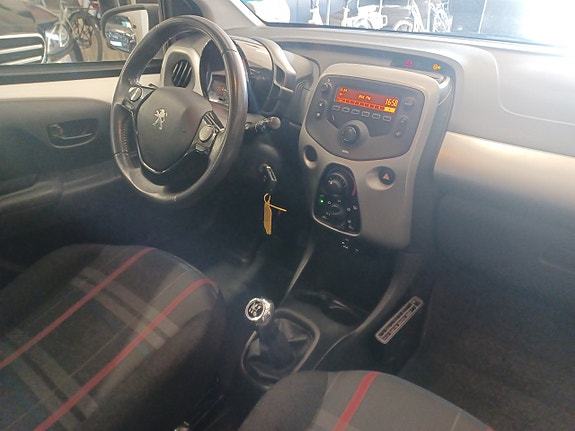 Peugeot 108 9 of 16