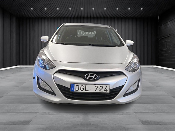 Hyundai i30 8 of 16