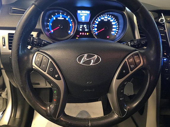 Hyundai i30 10 of 16