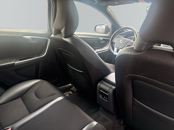 Volvo V60 8 of 13
