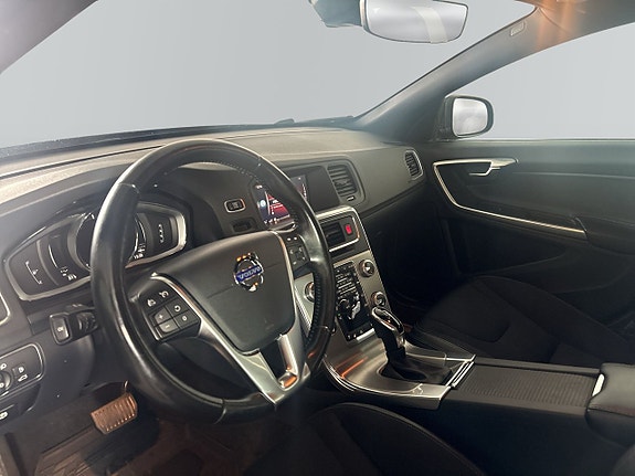 Volvo V60 7 of 13