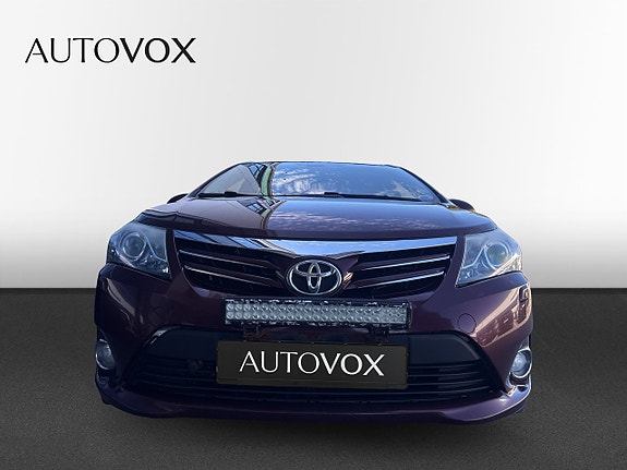 Toyota Avensis 4 of 5