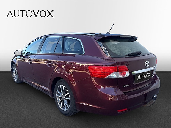 Toyota Avensis 3 of 5
