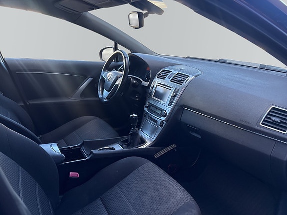 Toyota Avensis 9 of 11