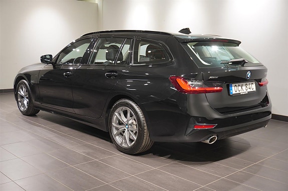 BMW 330e 4 of 5