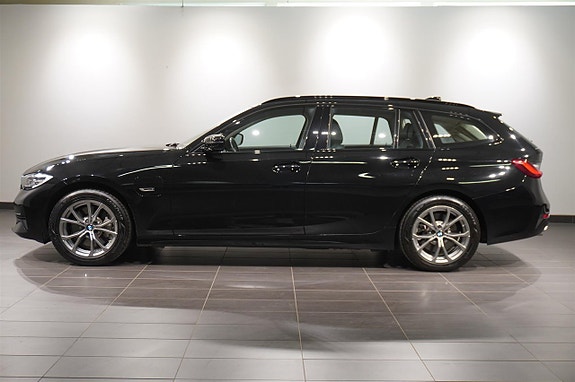 BMW 330e 3 of 5