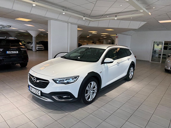 Opel Insignia Country Tourer 2 of 5