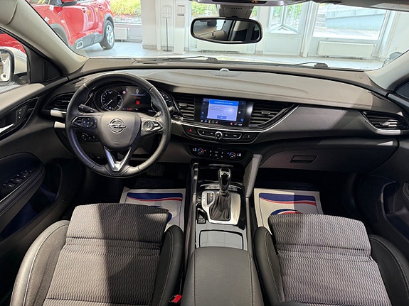 Opel Insignia Country Tourer 16 of 18