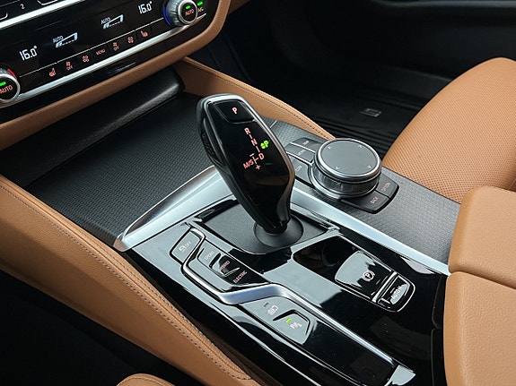 BMW 530e 30 of 30