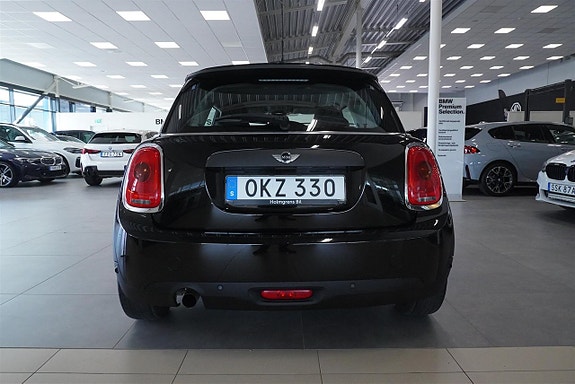 MINI Cooper 4 of 5