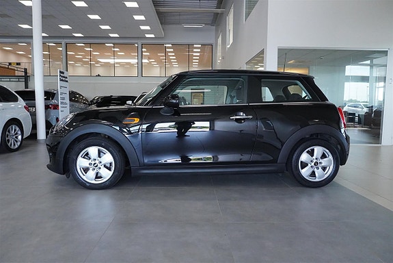 MINI Cooper 3 of 5