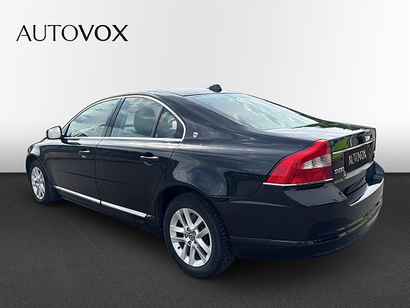 Volvo S80 3 of 5