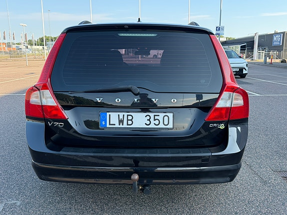 Volvo V70 2 of 15