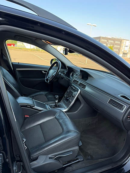 Volvo V70 12 of 15
