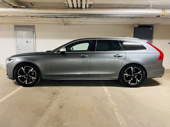 Volvo V90 2 of 27